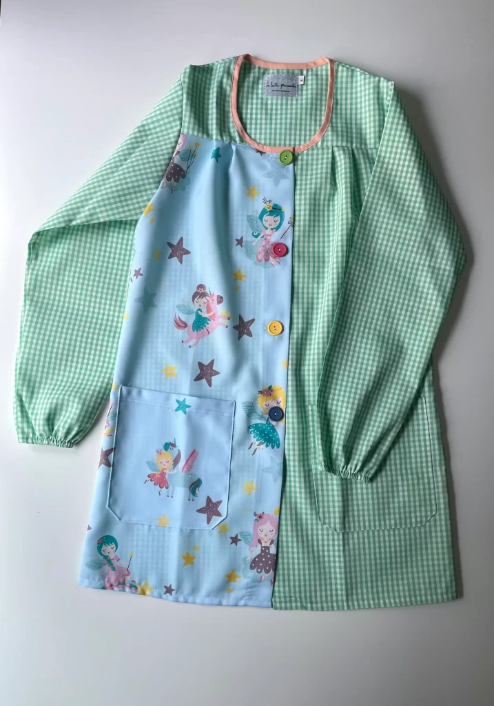 bata-maestra-manga-larga-estampado-hadas-tinky-verde-menta
